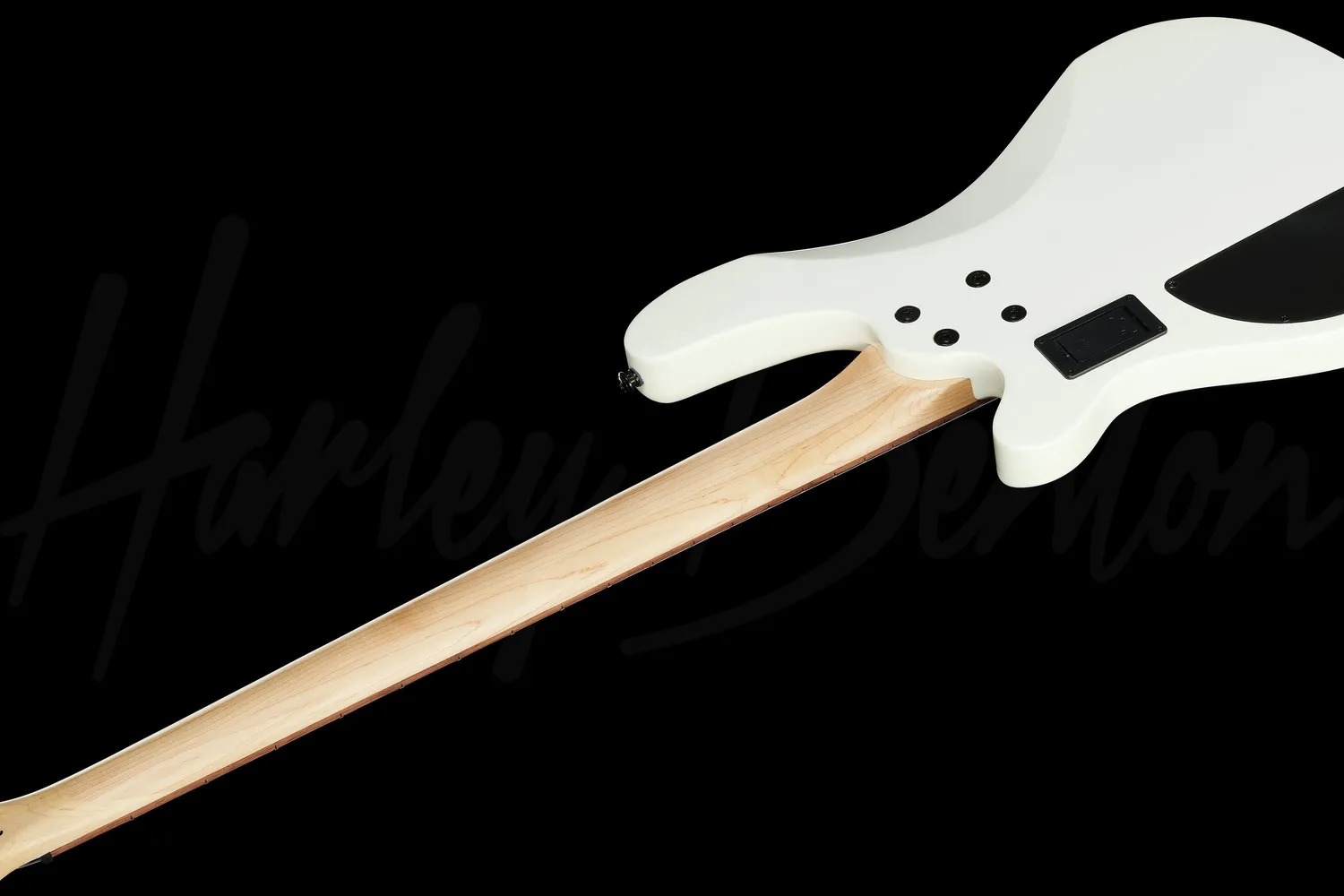 Harley Benton B-450 WH E-Bass aktiv weiß 24 Bünde