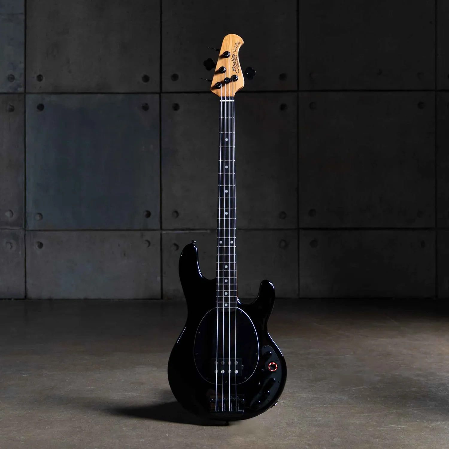 Sterling DarkRay Standard E-Bass Schwarz