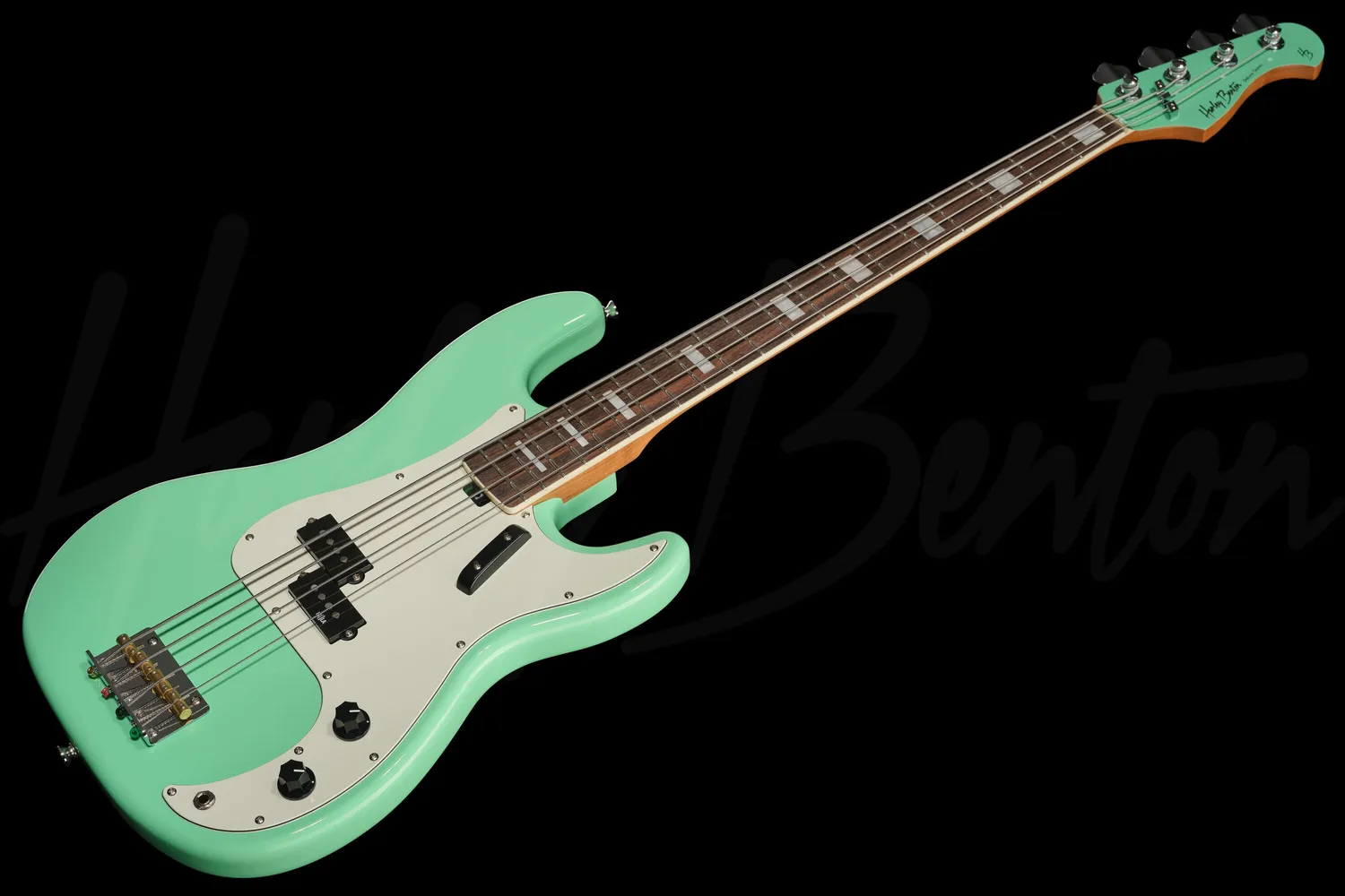 Harley Benton MV-4P E-Bass Seafoam Green 4-saitig Alnico