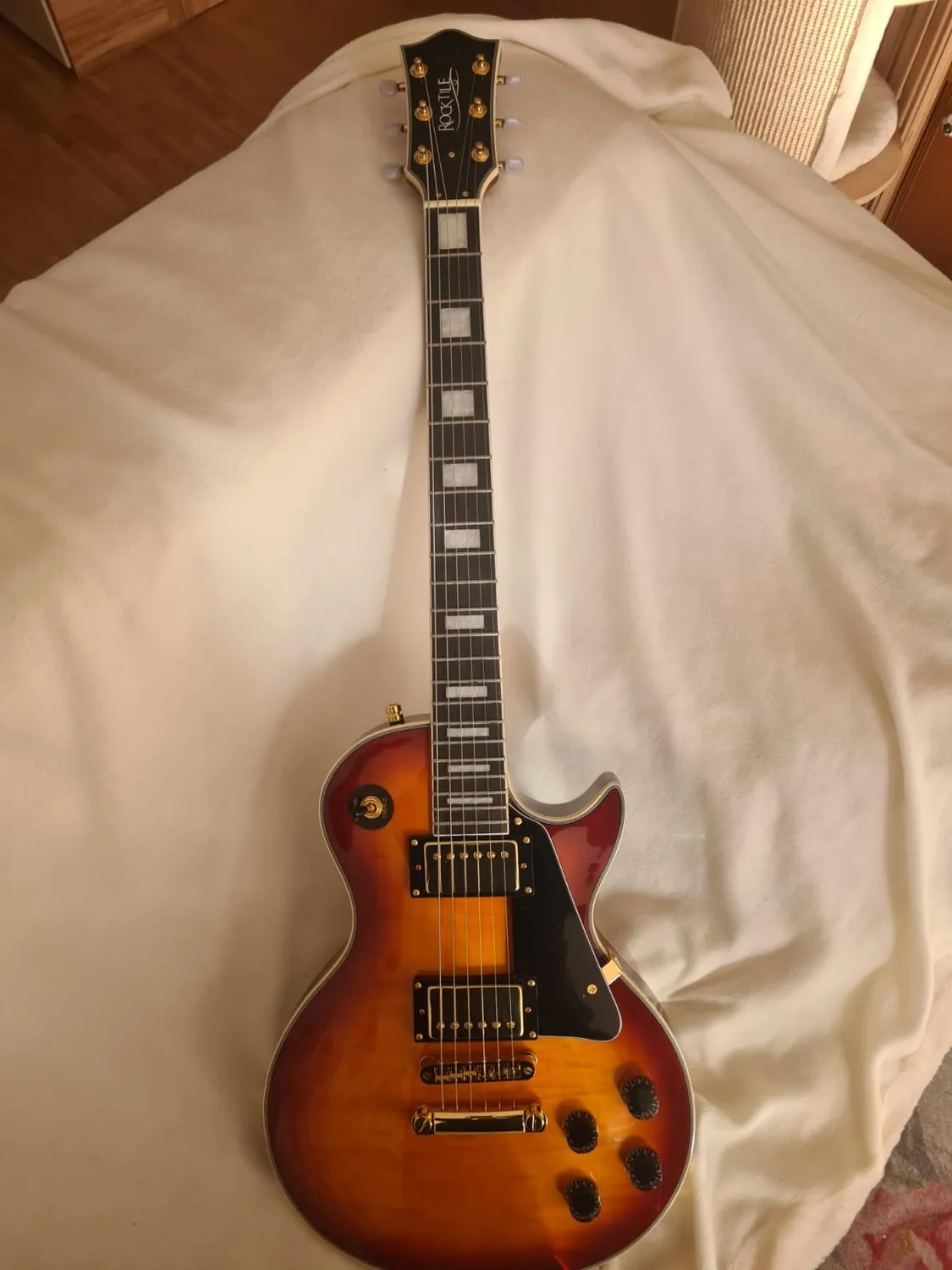 Rocktile Pro L-200OHB E-Gitarre Orange Honey Burst